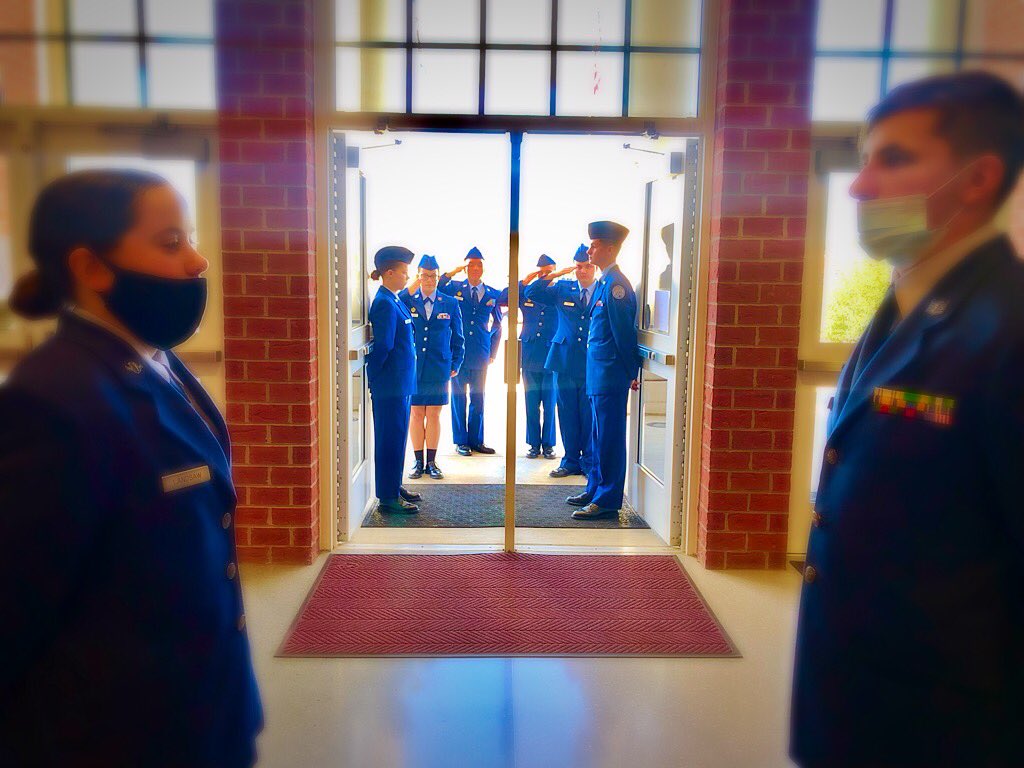 2021 SMHS Veterans Day Program 🇺🇸 <a href="/JasonKamlowsky/">Jason Kamlowsky</a> @PKMsupt <a href="/MarkSalfia24/">Mark Salfia</a> <a href="/SMHS_Official/">House of CARDS ♣️♥️</a> @karlahilliard