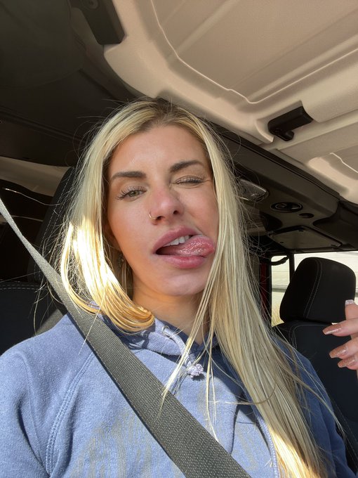 The infamous before and after 😈😈😈 https://t.co/vkgAhfhD8t<a href="/tag/bbc"class="tags"><span>#bbc</span></a><a href="/tag/snowbunny"class="tags"><span>#snowbunny</span></a>