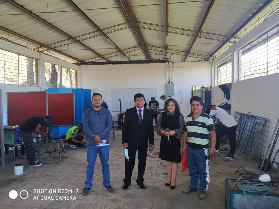 Llegamos a la UE 'Cariamanga' para verificar las condiciones en las que nuestros jóvenes realizan sus prácticas de mecánica industrial.
Cuenten con nosotros para gestionar las mejoras del proceso educativo. 
#PorAmorANuestraTierra