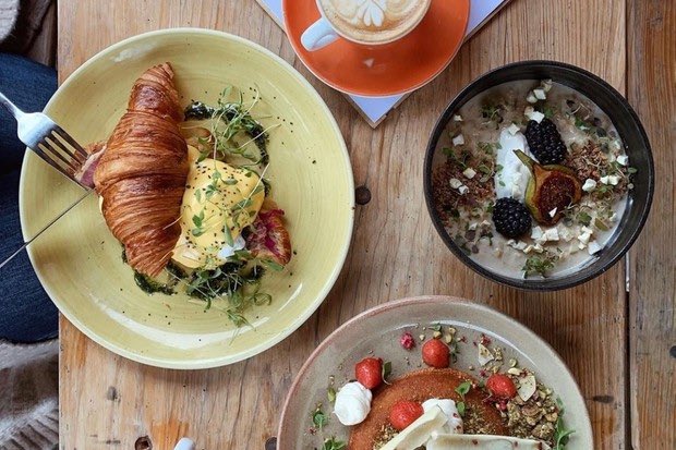 DemandCollect's tweet photo. Feast like a beast with the help of us which will be ease #London#westlondon#LadbrokeGrove#ShepurdsBush#Ealing#Acton#localfood#Tacobell#McDonalds#Amigos#Nandos#KFC#Morleys#Costa#Creams#Caribbeanfood#Halalfood#Englishbreakfast#Chinesefood#MiddleEasternfood#Burgers#Noodles#Pasta https://t.co/ORMGpPE6qe