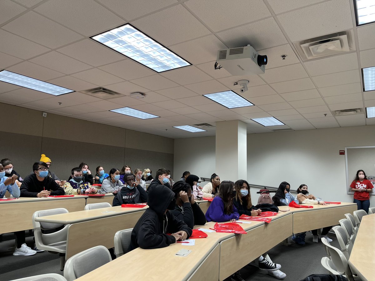 DrDaraEvans's tweet photo. Beautiful day for a college visit for our @AVID4College Juniors! @UCMMULES thanks for being so hospitable &amp; providing a wonderful visit! 🚩🏫🎓@NorthtownNews @NKCHSDrewWhite https://t.co/4CKFkbsDD0