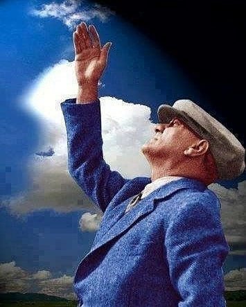 "İstikbal Göklerdedir."

Cumhuriyetimizin kurucusu Ulu Önder Mustafa Kemal Atatürk’ü sevgi, saygı ve özlemle anıyoruz. #10Kasım #Atatürk #Sonsuzakadar #Atamİzindeyiz