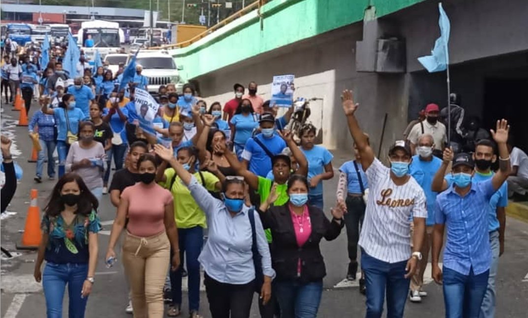 jonathanpetareN's tweet photo. Hoy en #Unidad tomamos la Redoma de Petare. Este #21N votamos arriba a la izquierda, la de la manito. 

#UnidadEnMiranda
#UnidadEnPetare https://t.co/updoYOLoIH