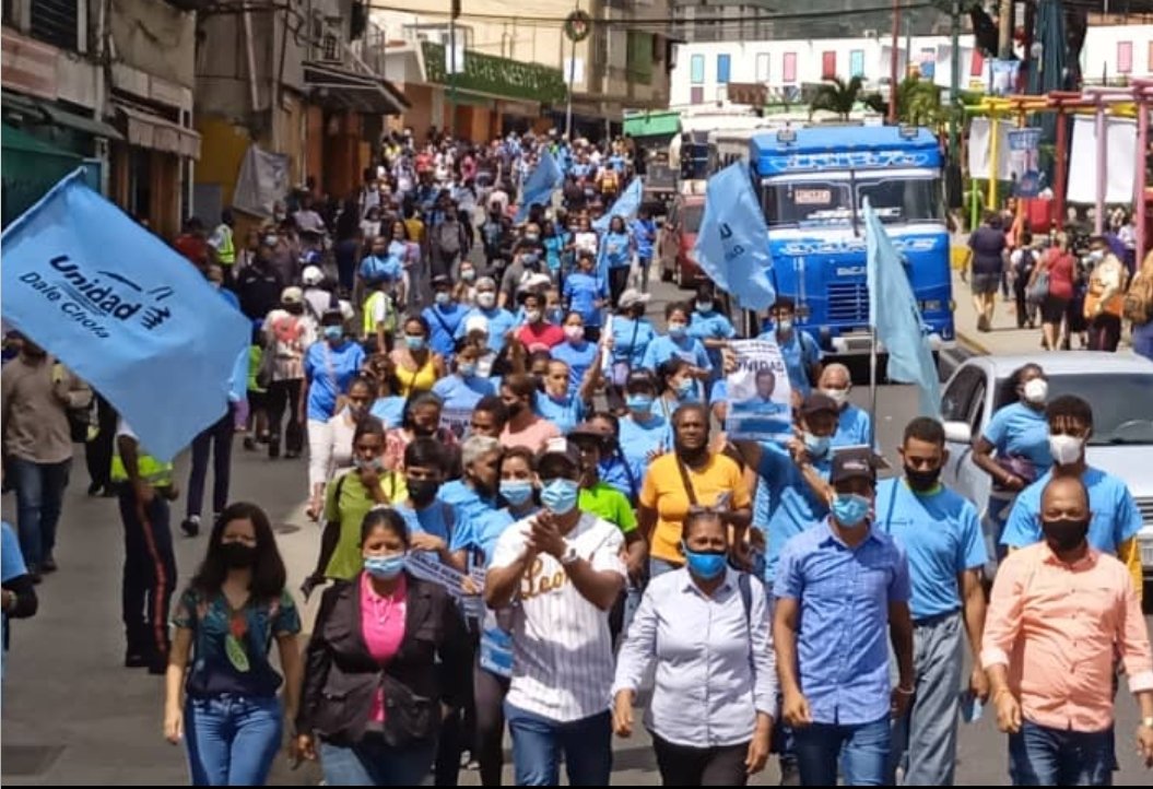 jonathanpetareN's tweet photo. Hoy en #Unidad tomamos la Redoma de Petare. Este #21N votamos arriba a la izquierda, la de la manito. 

#UnidadEnMiranda
#UnidadEnPetare https://t.co/updoYOLoIH