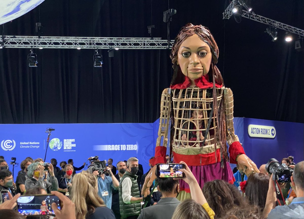 Little Amal walks into #COP26 after a 9000 km journey. A moving, spell binding theatre experience for so long and so many representing all our displaced children. I recommend this radio backgrounder here bbc.co.uk/programmes/w3c… ⁦<a href="/OpenUniversity/">The Open University</a>⁩ ⁦⁦<a href="/OUScotland/">OU in Scotland</a>⁩