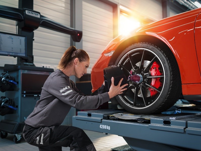 Prestige_CO's tweet photo. Keep your @Porsche performing like one, from the wheels up. Schedule an alignment and balance service with our #FactoryCertifiedTechnicians and maximize the life and performance of your tires.
☎️: 720-410-8821
#porschepacechallenge
#porscheservice
#porschewinter https://t.co/kbrOzgZRbi