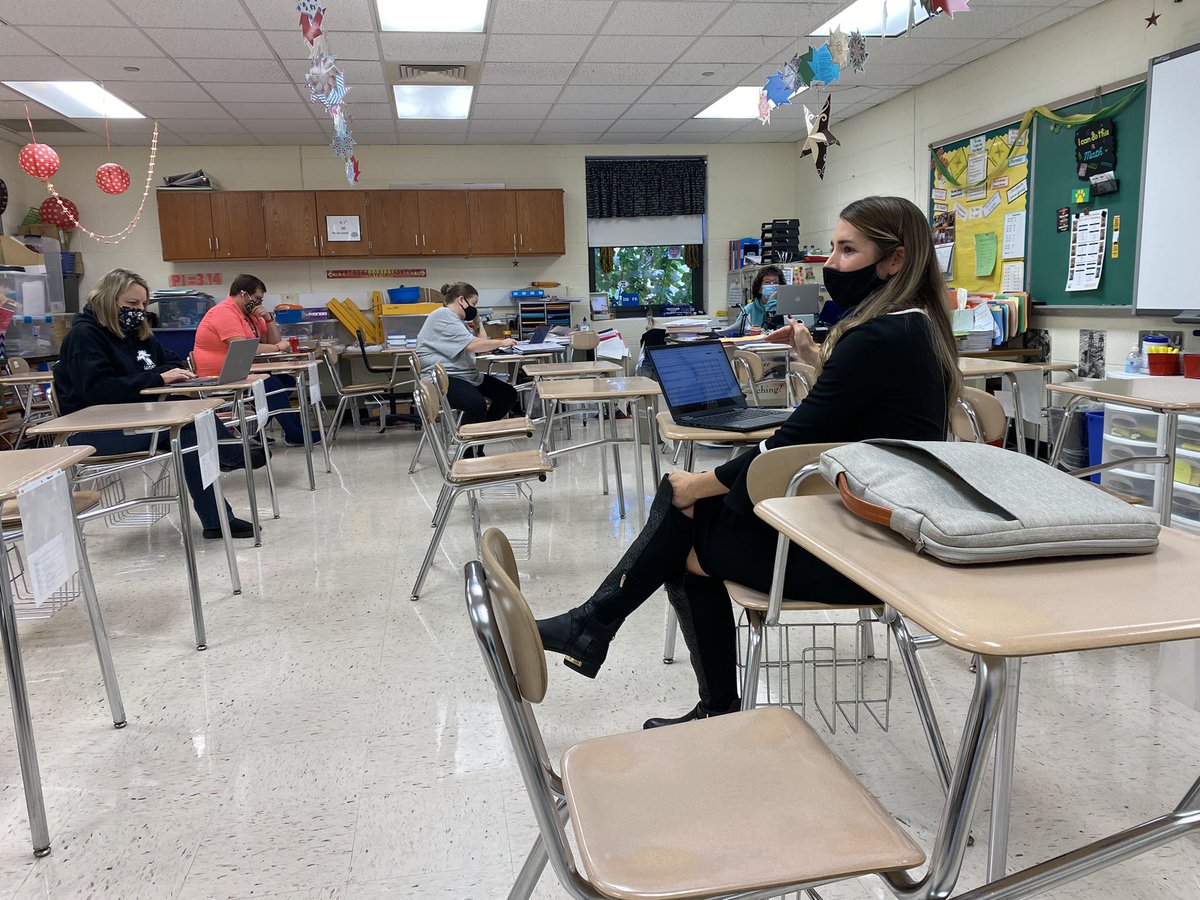 GreatBridgeMid's tweet photo. 😺🐾💚💛♾Thank you @FallonLizGraham for stopping by our math PLC's to train on @DreamBox_Learn &amp; help disaggregate data from the VDOE MAP Growth Assessments in order to personalize learning for our students. #gbmRRRoars #CPSMath @CPSteach_learn https://t.co/0cOeCMELye