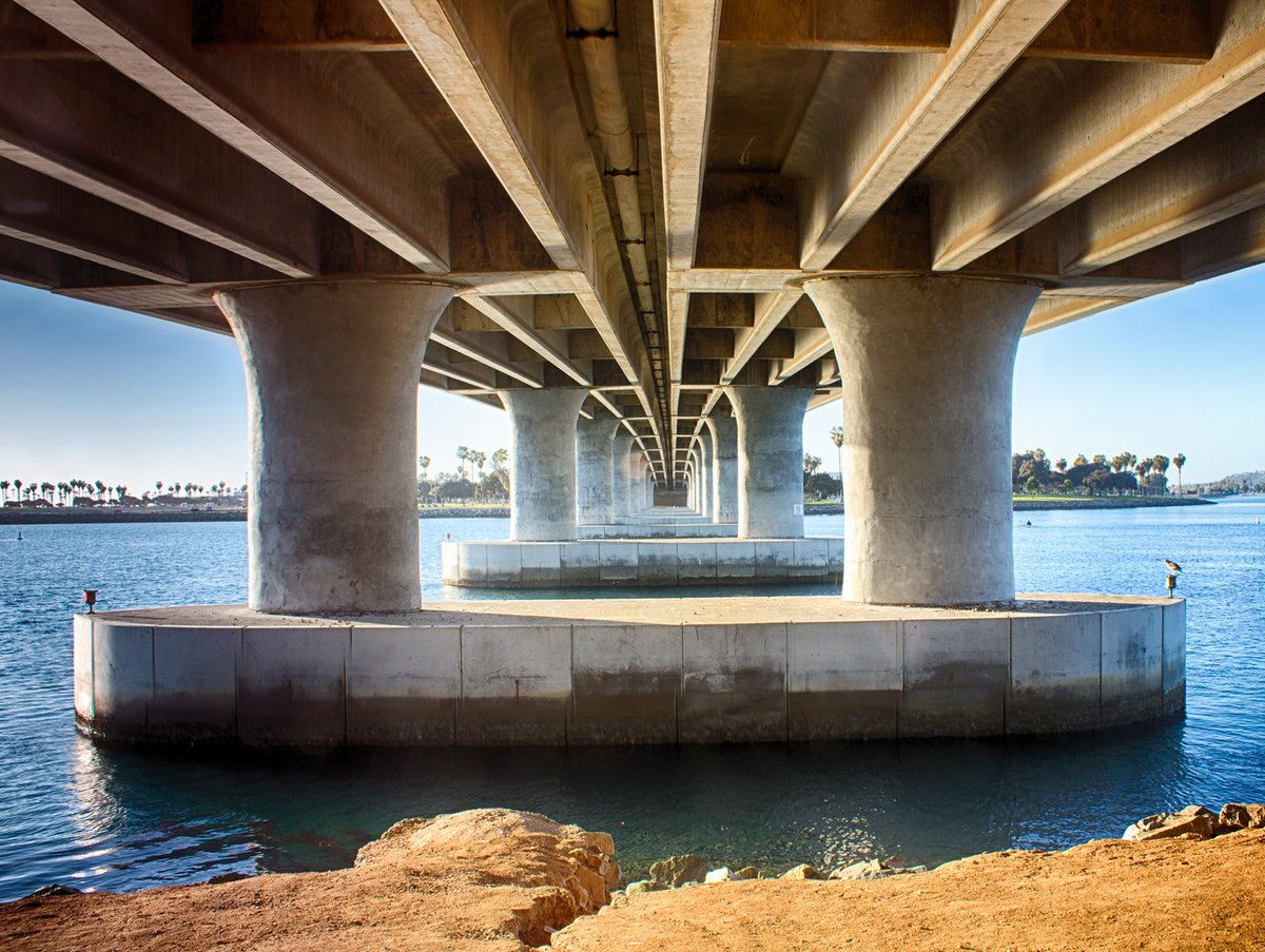edgecases_urban's tweet photo. Renamed from Ventura Bridge to Glenn A. Rick Bridge in honour of a local planner in 1979, this bridge is one of a few connecting Mission Bay Park to the rest of San Diego. Here we see it from underneath.

https://t.co/qTMHYG2tJ0 https://t.co/rgui7s1the