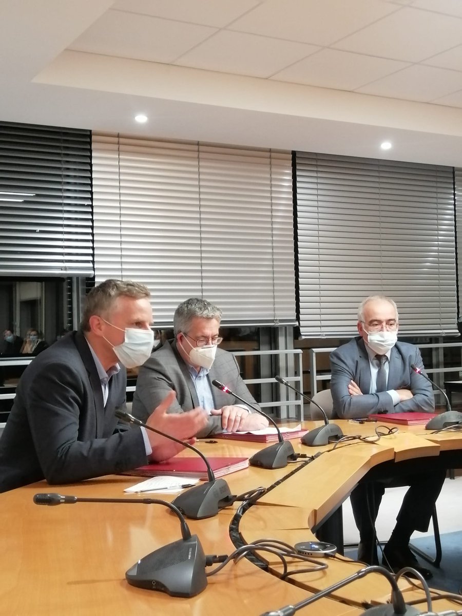 bodin_tanguy's tweet photo. Signature #CPTS Paris 12 présidée par le Dr JL Thomas avec l'Assurance Maladie de Paris, le Service Médical et #ARS_IDF
➡ Equipe de médecins, infirmières, MK dentistes...👍👍👍
➡ Engagée en 2021 pour la #VaccinationCovid, l'accueil des Afghans
À venir des projets Sport Santé https://t.co/l0fi2OPoCO