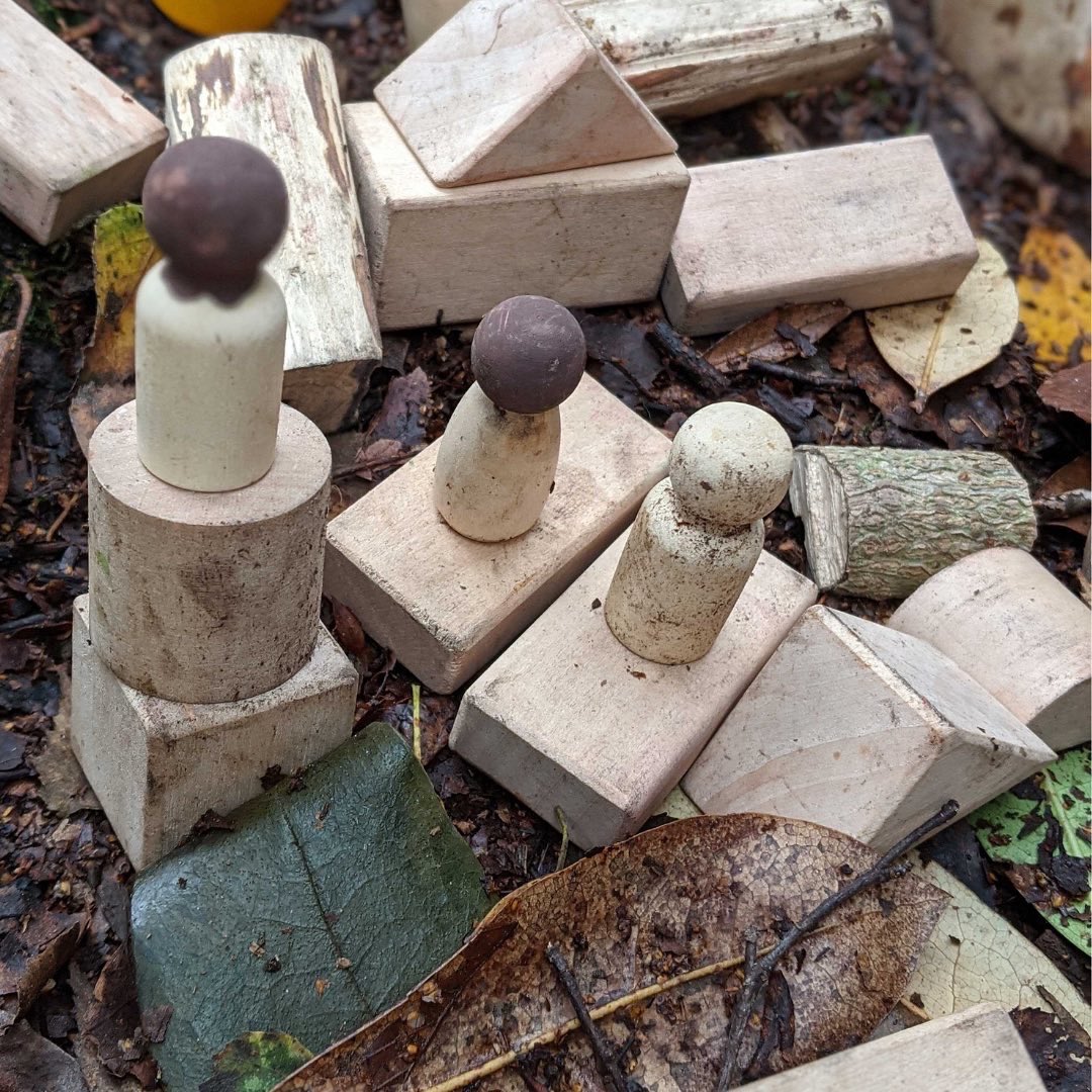 Outdoor_Owls's tweet photo. Creating playful worlds in the great outdoors! 🌳💚🌲Small world play is excellent for developing imagination and social skills 🦉💭🍂🍁 https://t.co/dm0HEwSo9s