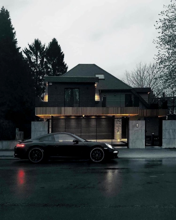 Focus on your goal. Don’t look in any direction but ahead. #strongtogether #goals