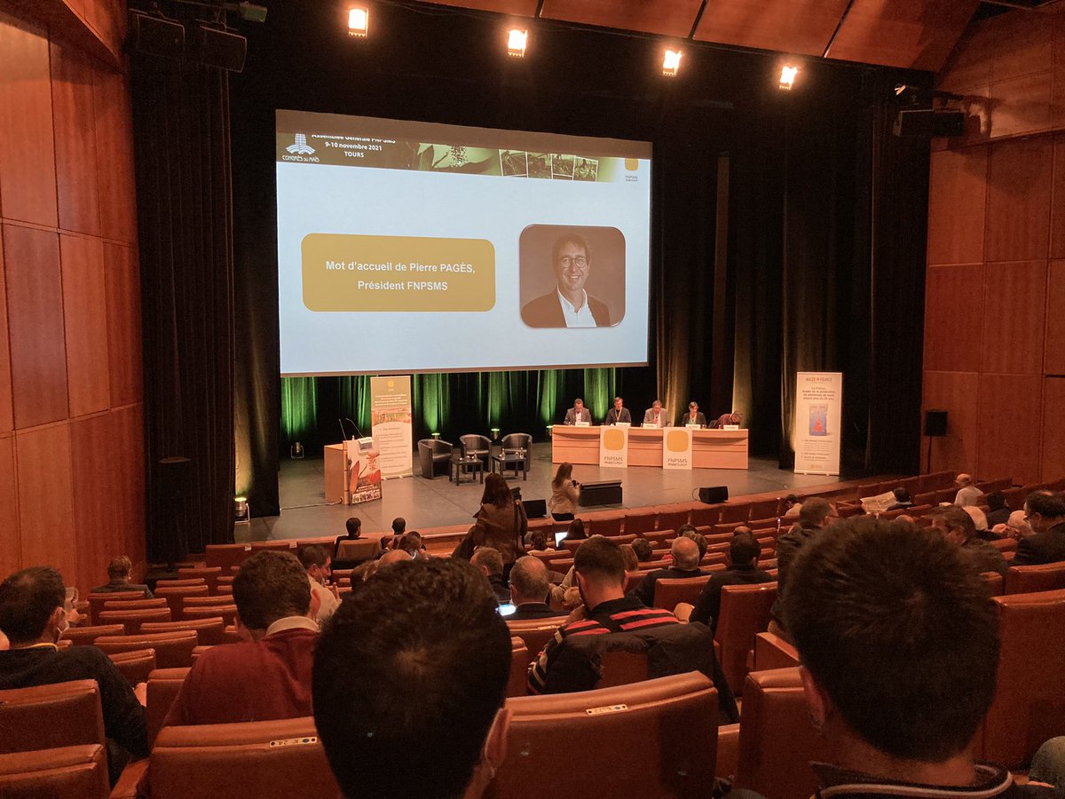 Aujourd’hui et demain se tient #congresmais2021 avec @agpm_mais
On parle de quoi ? Changement climatique / compétitivité / bas carbone / éthanol / souveraineté / PAC and co🌽
France 2030 «génétique robotique numérique» la semence c’est donc l’avenir💪🏻 
L’agriculture est belle😍