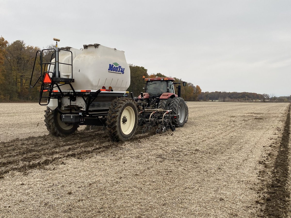 Making strips and planting fertilizer
