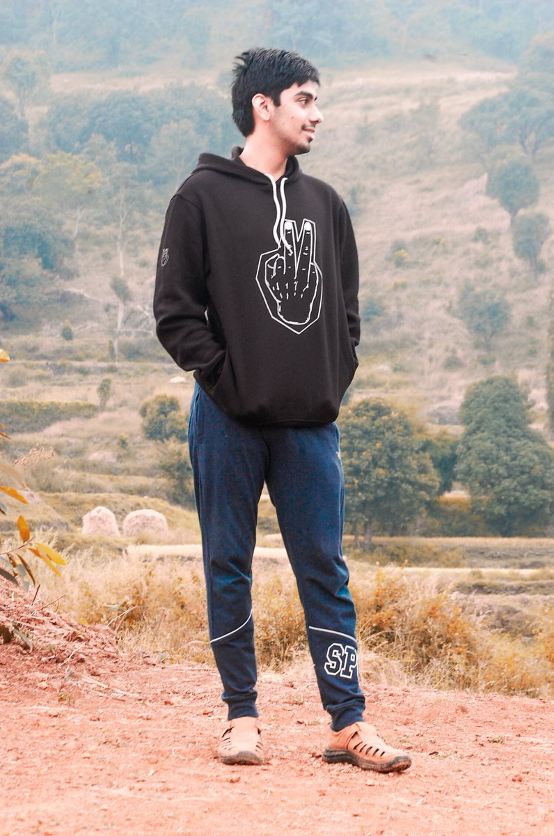 BawaskarAnshul's tweet photo. @youthiapamachao merchandise is Love ❣️
#youthiapamachao #bbarmy #like #love #merchandise #picoftheday #OOTD #FYP #explorepage #foryoupage @Bhuvan_Bam https://t.co/zXxQUiRLAl