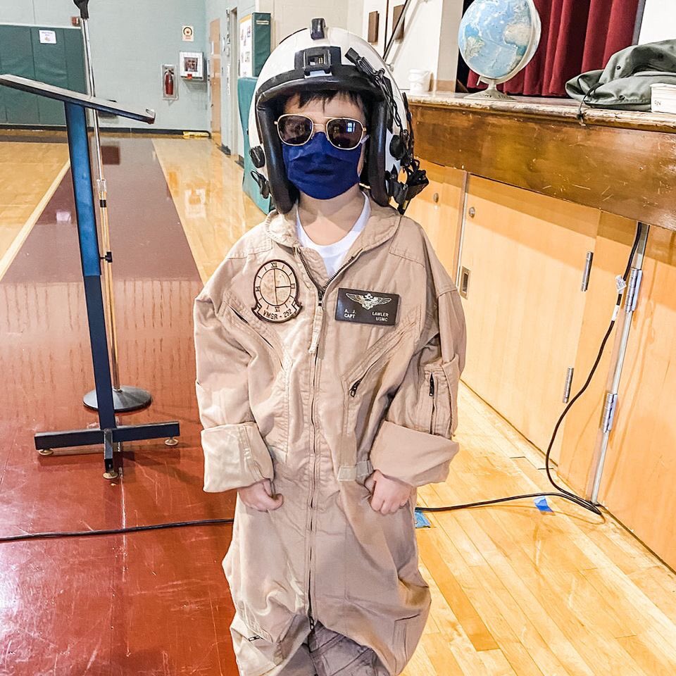 stmschoolatown's tweet image. #STMscholars Our Kindergarten through 3rd Grade students learned about why we honor veterans at our assembly this morning. They also got a glimpse of life as a Marine! #STMhonors #theSTMdifference 🖤❤️