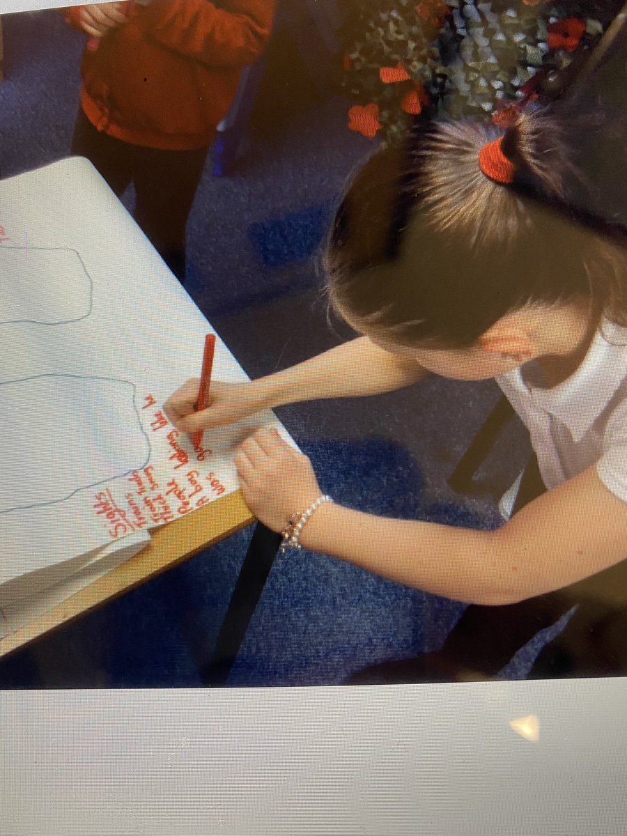 FeatherstoneYR5's tweet photo. In the last few science lessons in Year 5, we have been investigating how plants reproduce. We aimed to understand each part and being able to locate them. Concluding this lesson, we had a go at cloning our own plant. I look forward to seeing it grow. https://t.co/eDQ0CL0Yxx