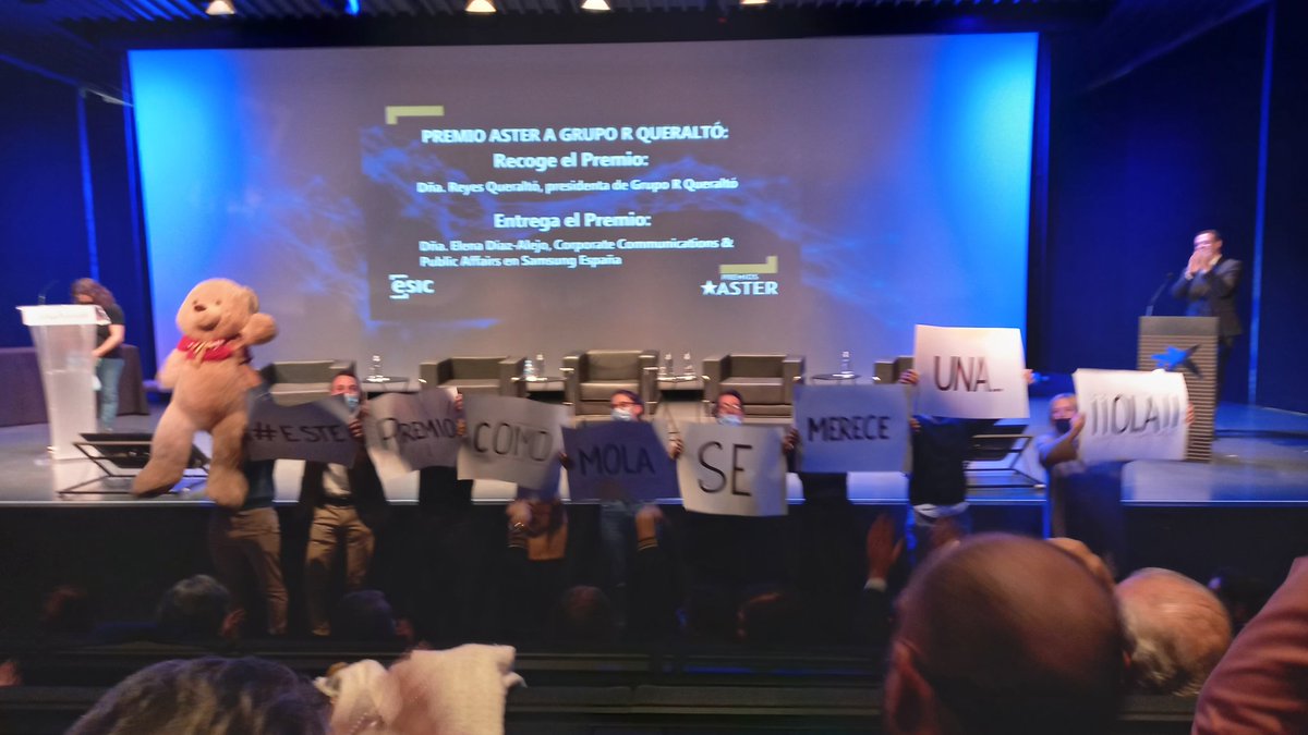 C_Vallecillo's tweet photo. Felices de acompañar a @ReyesQueralto en los  #PremiosAster de @ESICSevilla #estepremiocomomolasemereceunaola @GrupoQueralto https://t.co/y1lpGluCMY https://t.co/lyjmmeQAWY