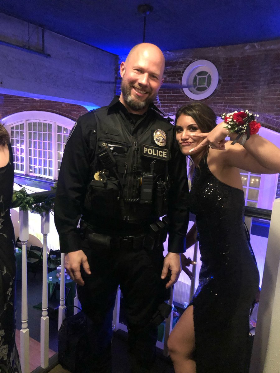 AhumadaMercedez's tweet photo. Y’all are so sorry and bored. Gleason is hands down one of the best officers I’ve ever met and proudly had defend me personally. STOP BLAMING PEOPLE FOR YOUR PARENTS RAISING SHITY CHILDREN! https://t.co/gSU8JDK5TT