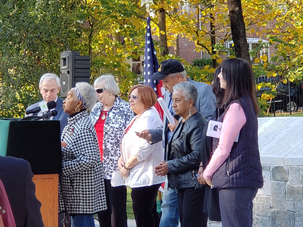 jgthayer's tweet photo. With the @OTFBGConsrvncy ! at the ribbon cutting for the new memorial at the Olde Towne of Flushing Burial Ground https://t.co/pil6gLK9XU