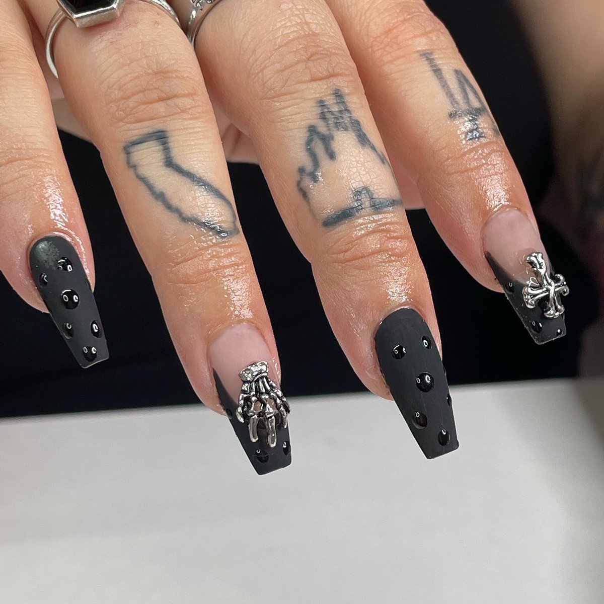 carmvnnn's tweet photo. Obsessed with these 🖤 https://t.co/Q03FtWSEah