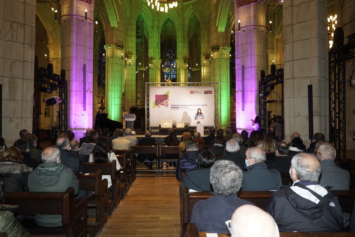 La presidenta del @PVasco_EuskoL encabeza la delegación parlamentaria que ha asistido a la entrega del Premio Eusko Ikaskuntza-Laboral Kutxa de Humanidades, Cultura, Artes y Ciencias Sociales #premioEILKsaria 
➡️legebiltzarra.eus/portal/es/web/…