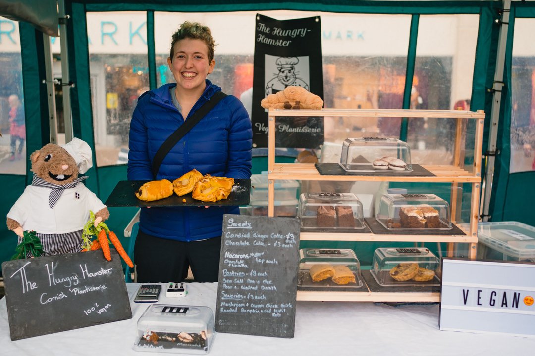 Have you been down to see own new vegan patisserie yet?
May we introduce: The Hungry Hamster! 🐹
-
Come and meet the lovely Fern and see what vegan delights she has baked for you at the market tomorrow! 
-
9am - 4pm on Lemon Quay
- 
#vegan, #vegancornwall #veganbakery #veganpat