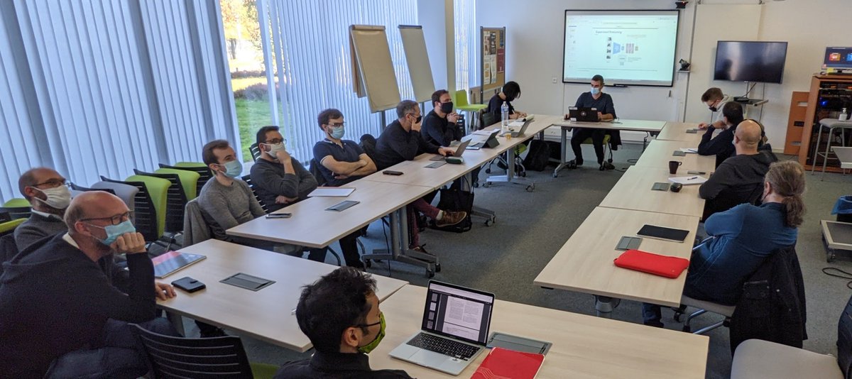 LitisLab's tweet photo. Après midi studieuse (et masquée😷) à l'@insarouen  pour le premier groupe de lecture du labcom LISA entre @LitisLab et @saagie_io, où Romain Picot-Clemente nous a présenté l'article "A Simple Framework for Contrastive Learning of Visual Representations" de T. Chen et al https://t.co/69sUFelSqG