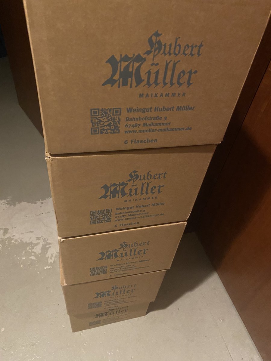 andrefleischer's tweet photo. #preper Klopapiervorrat im TK: Check! Alkohol in ausreichender Menge: Check! Streaming-Account aktiv: Check! Ich wäre dann für das nächste Stay-Home vorbereitet. https://t.co/ayD7L6ftPL