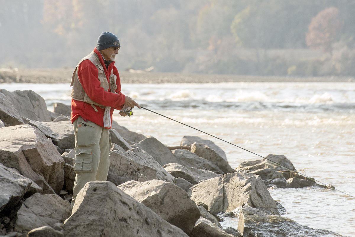 EricaPhotog's tweet photo. Low waters on Mohawk River at Erie Canal Lock 12 in #FortHunter as Robert Costello, of #Amsterdam, fishes for walleye and bass #518fishing https://t.co/UMdM7BWoqz