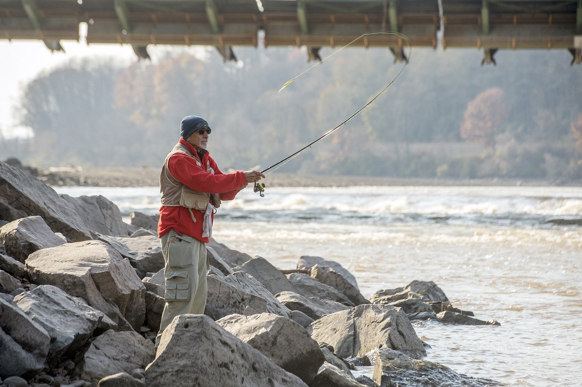 EricaPhotog's tweet photo. Low waters on Mohawk River at Erie Canal Lock 12 in #FortHunter as Robert Costello, of #Amsterdam, fishes for walleye and bass #518fishing https://t.co/UMdM7BWoqz