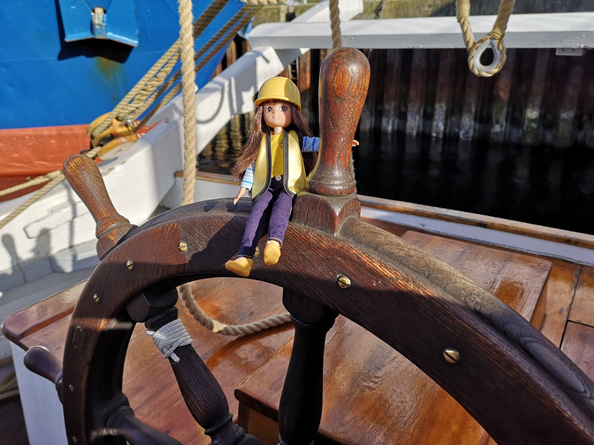 LorryBonnets's tweet photo. It's Tomorrow's Engineers week & #gender day at #COP26 & the #WESLottieTour is on again! Remembering her visit to @ORECatapult to learn about offshore renewable energy & Skippering the @Blyth_Tall_Ship ⛵
#WomenInSTEM #TEWeek21 @WESECB1919 #LottieTour #EngineerOnAMission https://t.co/RpL5ufPDuU