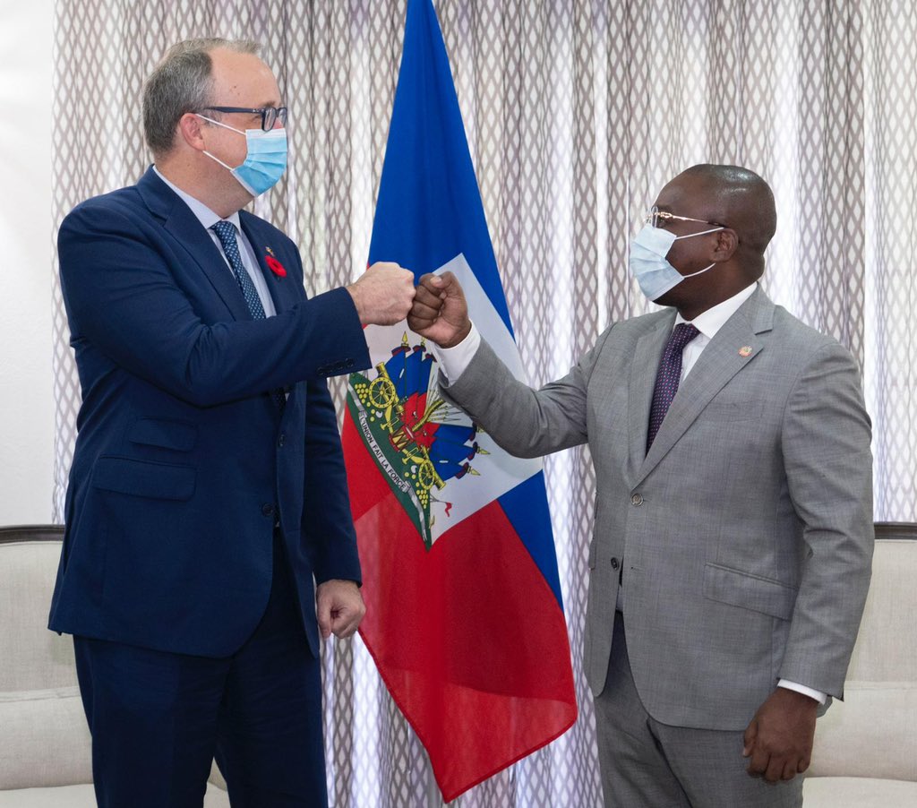 claudejoseph03's tweet photo. J’ai reçu, ce mardi 9 novembre 2021, les Lettres de Cabinet du nouvel Ambassadeur du Canada en Haïti, Monsieur Sébastien CARRIÈRE @diploseb. Je lui ai souhaité la bienvenue et une fructueuse mission en Haïti. https://t.co/Cfp5a20oYk