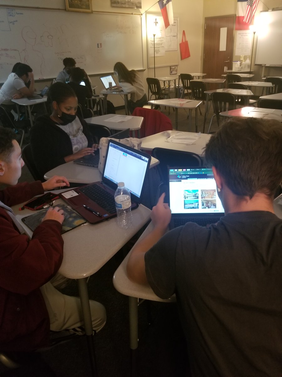 RPHS_French's tweet photo. La classe de français 3 AAC participe dans un jeu d'évasion sur les châteaux!

French 3 AAC participating in a digital castle escape room! https://t.co/dTU6JKIHLQ