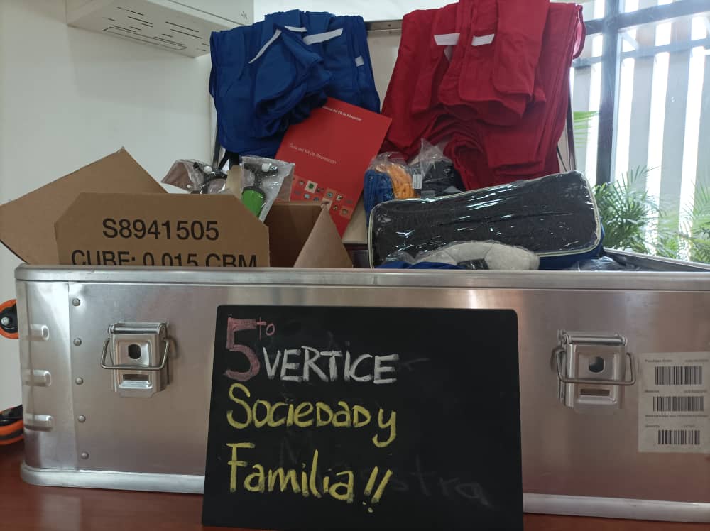 mineducacion_ve's tweet photo. El @MPPEDUCACION junto a la @unicefvenezuela presentaron recursos didácticos en aras de impulsar el 5to vértice "Sociedad y Familia" del Plan Victoria Bicentenaria. @NicolasMaduro @_LaAvanzadora #PuebloDignoYBueno https://t.co/v6DHNGI5vr