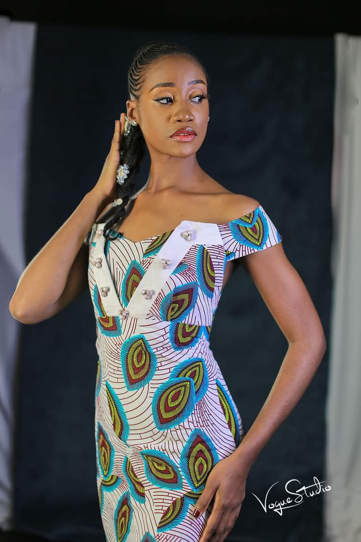 Je suis 𝐍𝐉𝐎𝐇 𝐁𝐎𝐍𝐆𝐔𝐄𝐍 𝐂𝐎𝐒𝐓𝐀𝐃𝐈𝐍𝐀 𝐁𝐑𝐔𝐍𝐄𝐋𝐋𝐄, candidate n°10 #MissCameroun2022.
Mon rêve est de représenter notre chère nation, celle-là même qui prône les valeurs de paix, d’unité, de tolérance, d’excellence et de vivre ensemble. #LaMissdelaGloire #Votre10