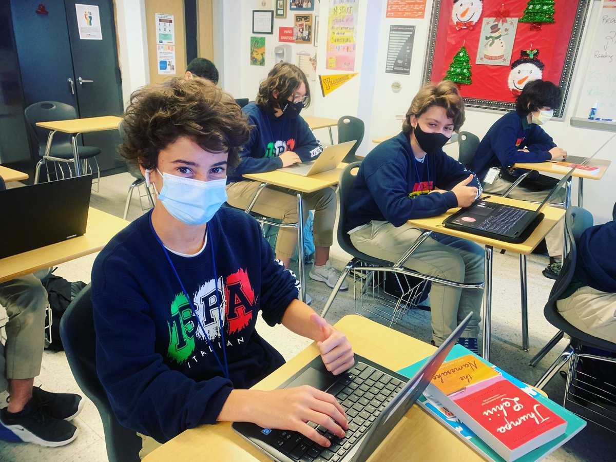 ispaatgables's tweet photo. Ms. Lugo’s students, brainstorm while writing a comparative essay ✨. #mdcpsgiftededweek https://t.co/uiAzzZA8h8