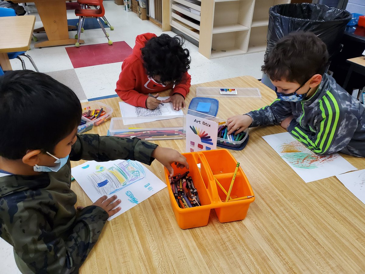 McGregorStudio's tweet photo. McGregor kindergarten artists have been exploring the drawing studio, trying out texture plates, stencils, and various drawing materials. Artists then reflected &amp; shared their work with each other. @rochcommschools https://t.co/EOgEBajVEV