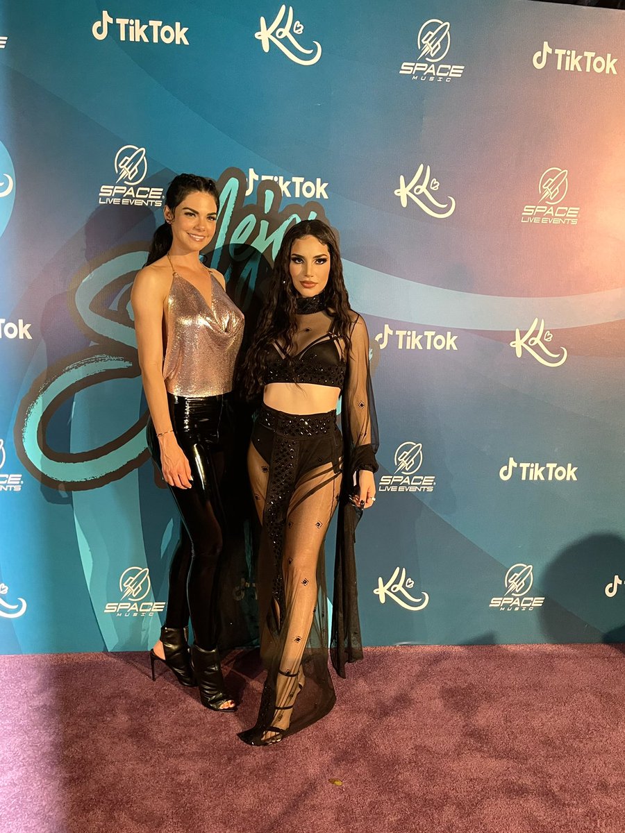 liviabritoof's tweet photo. KIM LOAIZA FEST - Mejor Sola 
@KimberlyLoaiza_  Te quiero hermosa 💜

#KimberlyLoaiza #LiviaBrito #KimLoaizaFest #MejorSola https://t.co/3Opom44V11