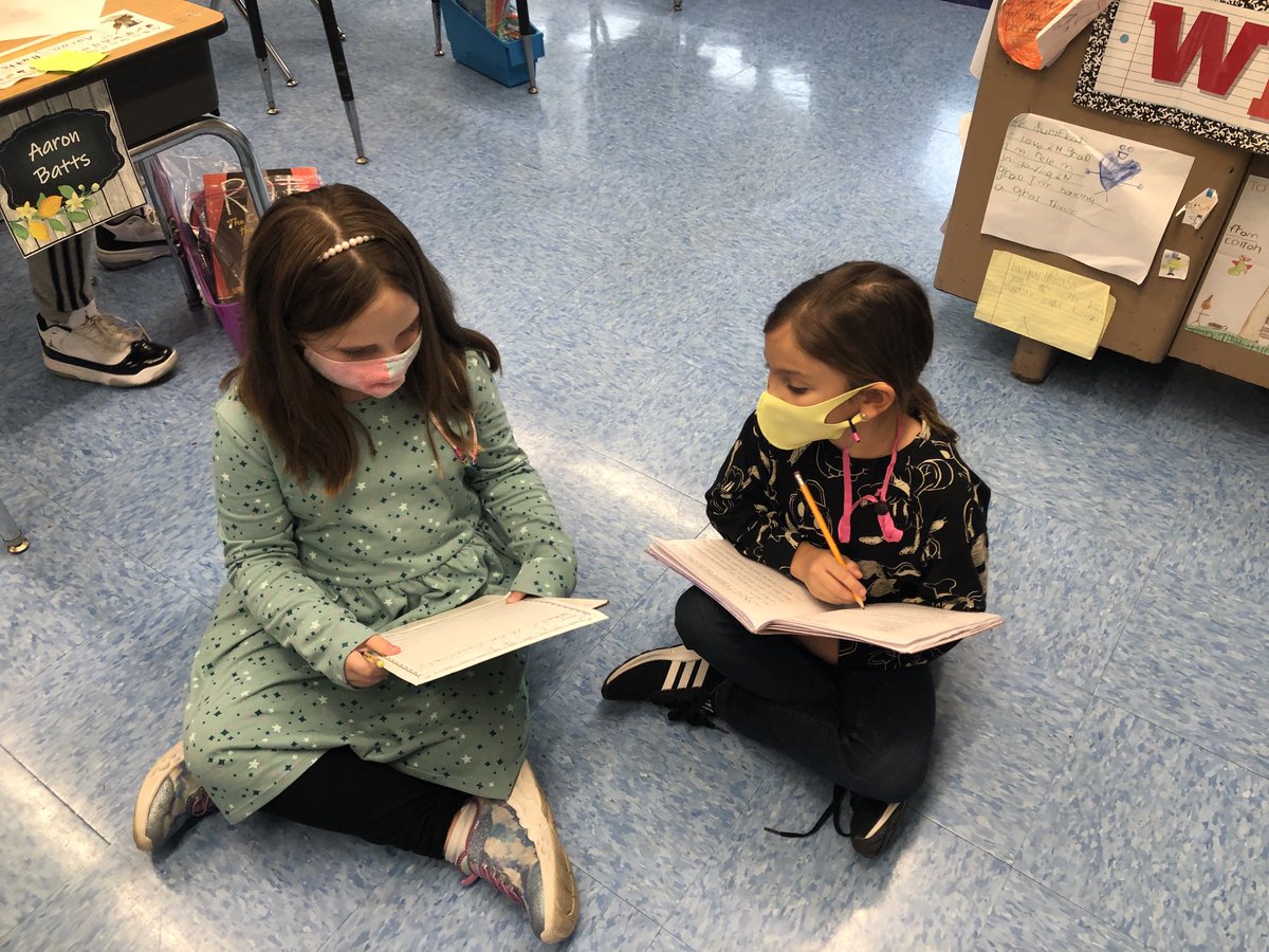 purteaching's tweet image. Collaborative writing! Pure joy 😍✏️ 📓 ⁦@ParkPrideNB⁩