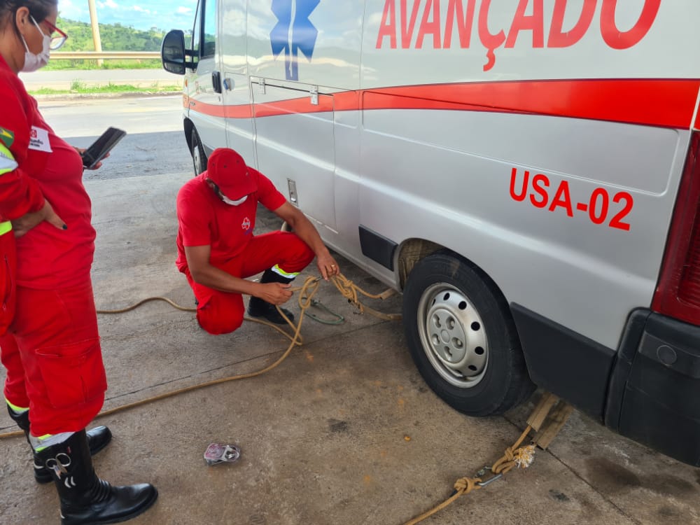 triunfoconcebra's tweet photo. Realizamos hoje, 09/11, com a equipe de socorro médico do SAU-02, em Alexânia/GO, o treinamento de ancoragem e retirada de vítimas de local de difícil acesso. #TreinamentoContinuo #Operacoes https://t.co/Zk0iykDsaI