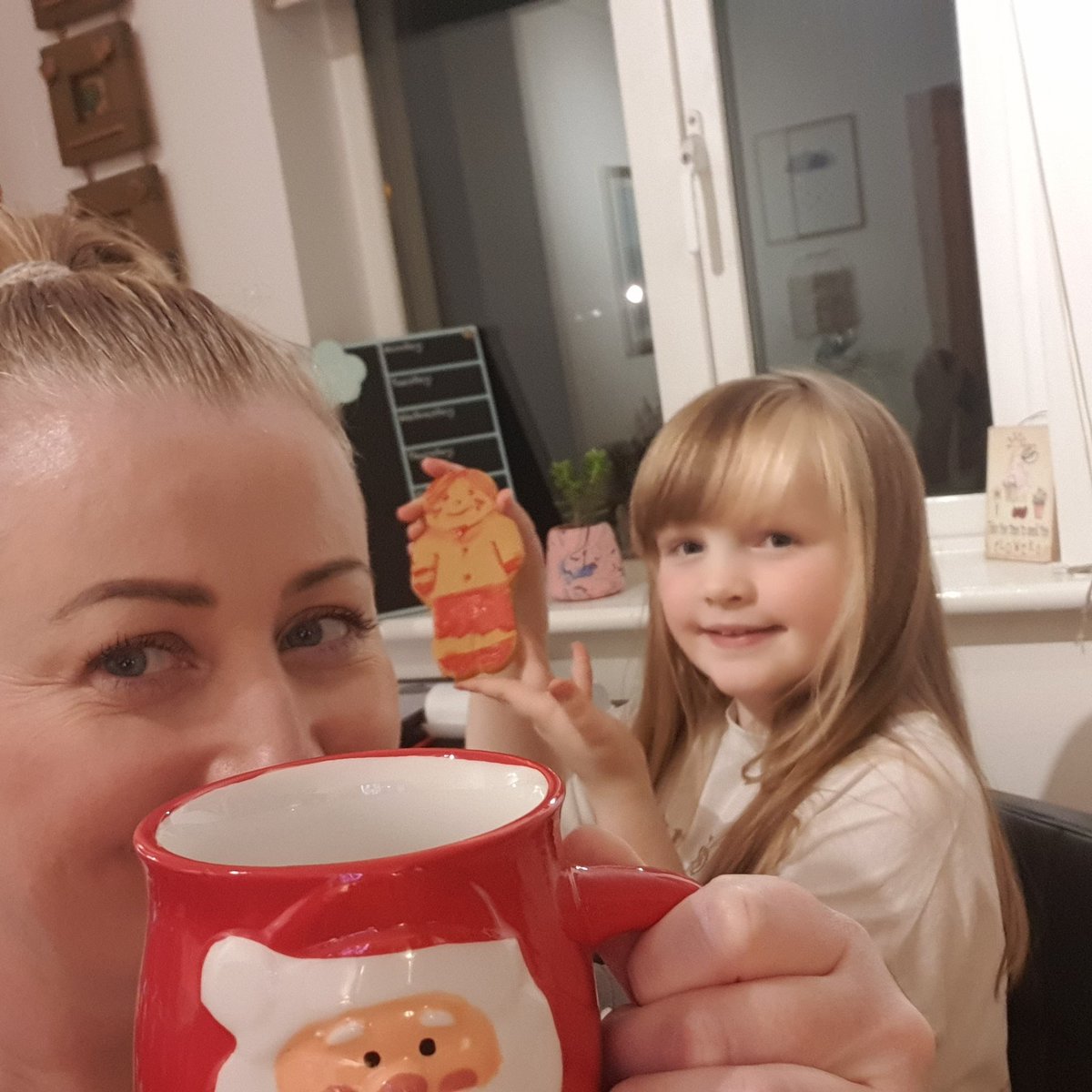 Have you booked your <a href="/SantaSnowglobe/">Santa's Snowglobe</a> experience yet? Opening the parcel is SO fun. Use Code MAMSFREE when purchasing the Christmas activity box &amp; get Christmas Activity Videos Free, saving €20! We loved this so much last year, highly recommend!
#LouthChat #NEBA <a href="/SantasSnowglobe/">Santas Snowglobe</a>