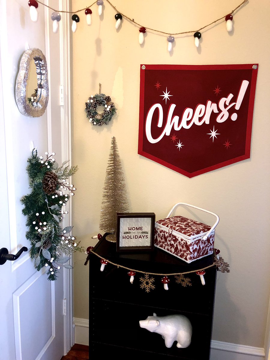 Shannonmf57's tweet photo. Launching tomorrow (11/10)!! Holiday banners! The holiday ordering deadline for my shop is December 8th! #holiday  #Christmas2021 #homedecor https://t.co/RifFhEb57A https://t.co/mYvhD6dXVm