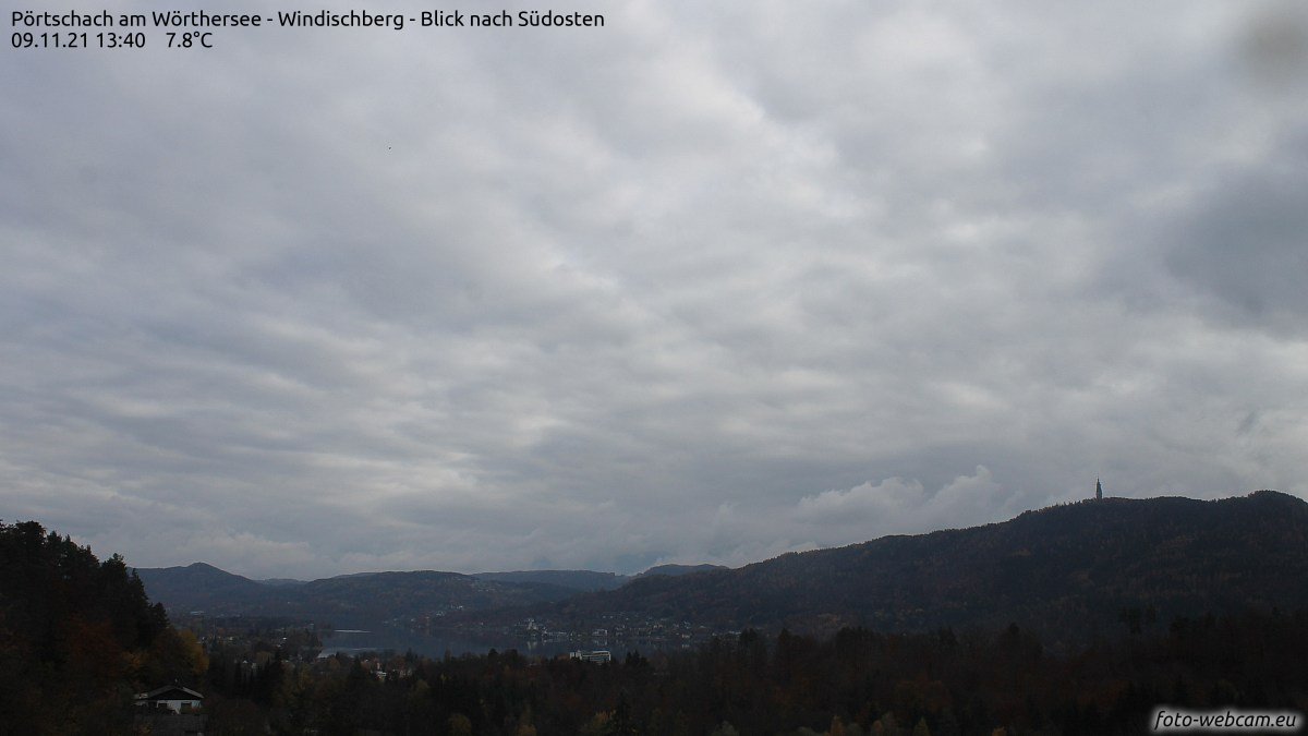 uwz_at's tweet image. #Sonne satt gabs heute von West bis Ost, wie z.B. in #Feldkirch, im #Tuxertal oder auch in #Wien – nur #Kärnten hatte das Nachsehen, besonders im Klagenfurter Becken hielt sich hartnäckiger #Hochnebel.

(Grafik: UBIMET; Fotos: foto-webcam.eu)