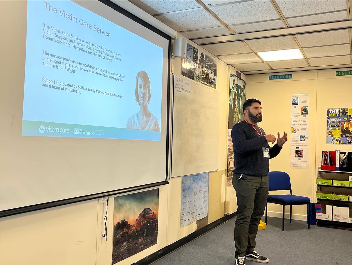 AndoverPublic's tweet photo. Student Watch - It was a great afternoon having Helal Ali from @vcs_hiow (Victim Support). The students loved hearing how Victim Support supports victims of crime. #victimsofcrime #andoverpublicservices #studentwatch #hampshireconstabulary @AndoverPolice @Andovercollege https://t.co/6Sbb9D1KG2