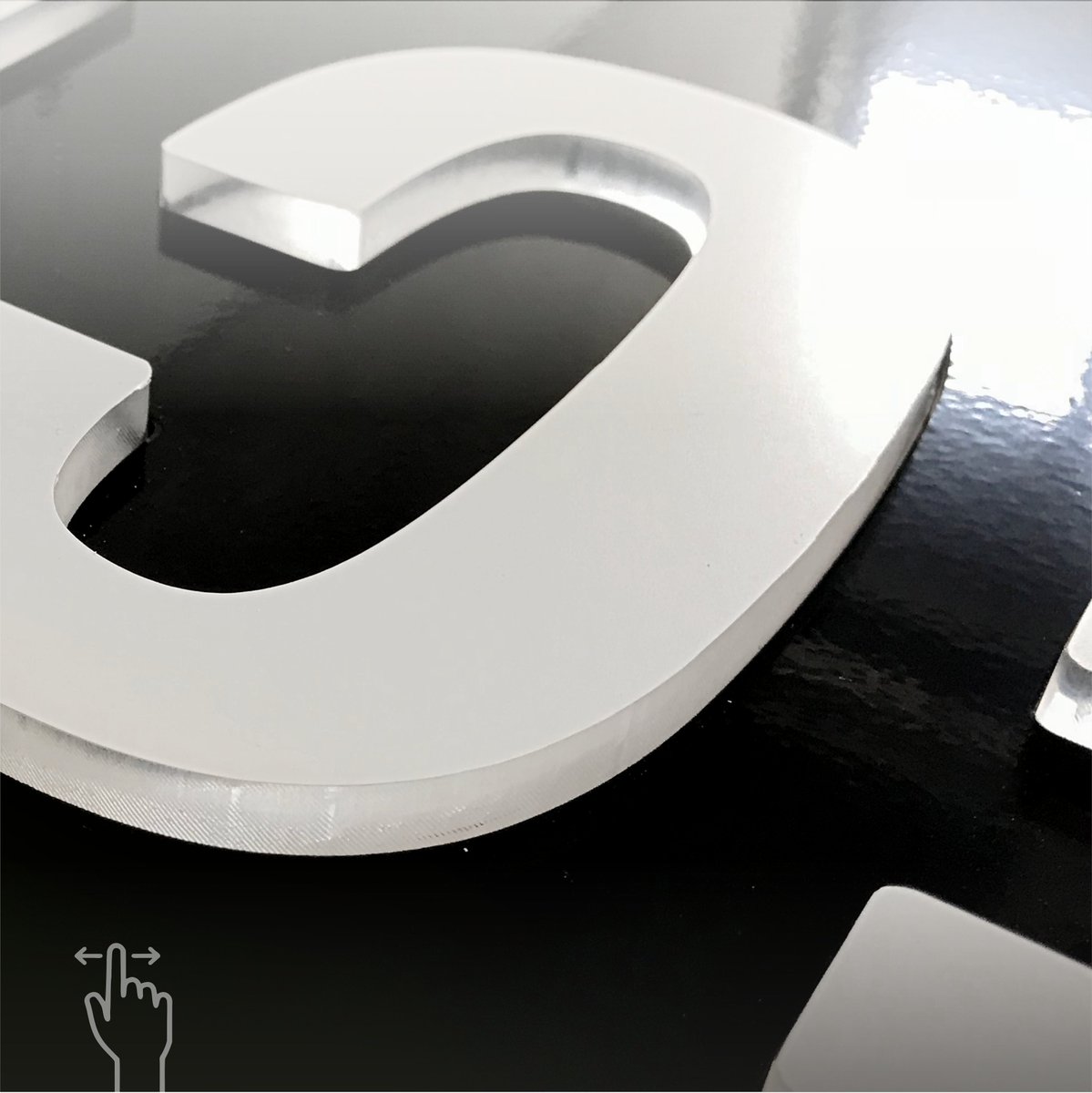 vki_werbung's tweet photo. 👉 Die Schrift ist außerdem noch erhaben, also durchgesteckt und hat damit einen 3D-Effekt. 

Wenn Ihr weiterblättert, könnt Ihr Euch das Ganze im Detail anschauen. 😉 https://t.co/9G26mrfDCZ