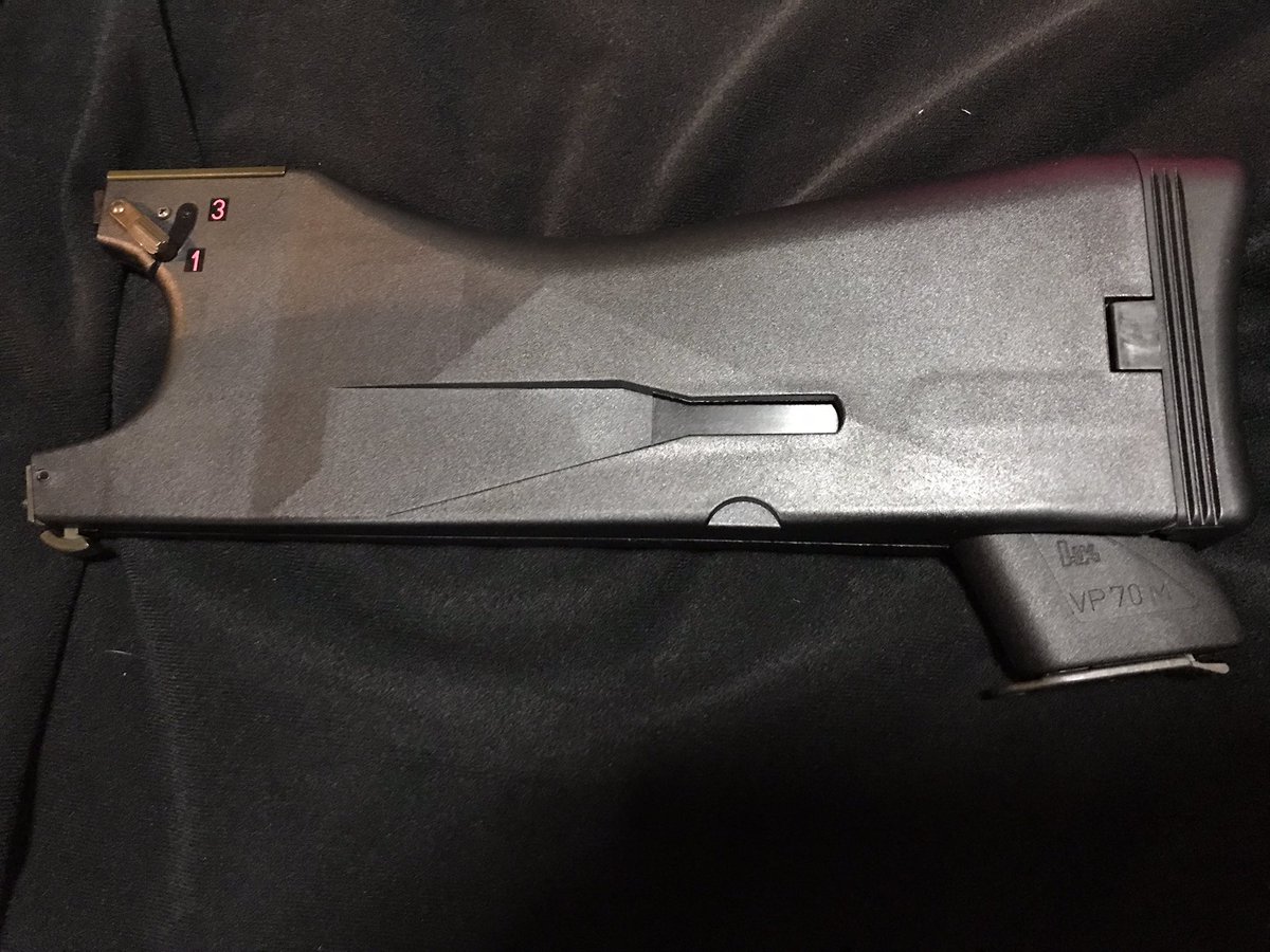 swordfish1210's tweet image. 欲しい欲しいという物は必ず手に入れる主義でね😎

ニッチな物を売る人間がそういうのを持ってないとね。

タニオコバのVP70来ました。RE2だとレオンのマチルダさん。 

💕プレ値で迷ったけど勢い。

とまり木さんで試射したいね🔫

#いい銃の日　#VP70