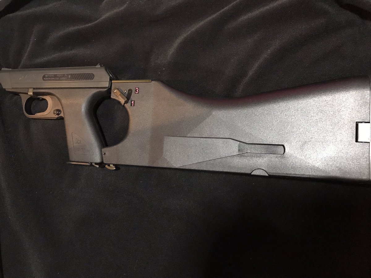 swordfish1210's tweet image. 欲しい欲しいという物は必ず手に入れる主義でね😎

ニッチな物を売る人間がそういうのを持ってないとね。

タニオコバのVP70来ました。RE2だとレオンのマチルダさん。 

💕プレ値で迷ったけど勢い。

とまり木さんで試射したいね🔫

#いい銃の日　#VP70