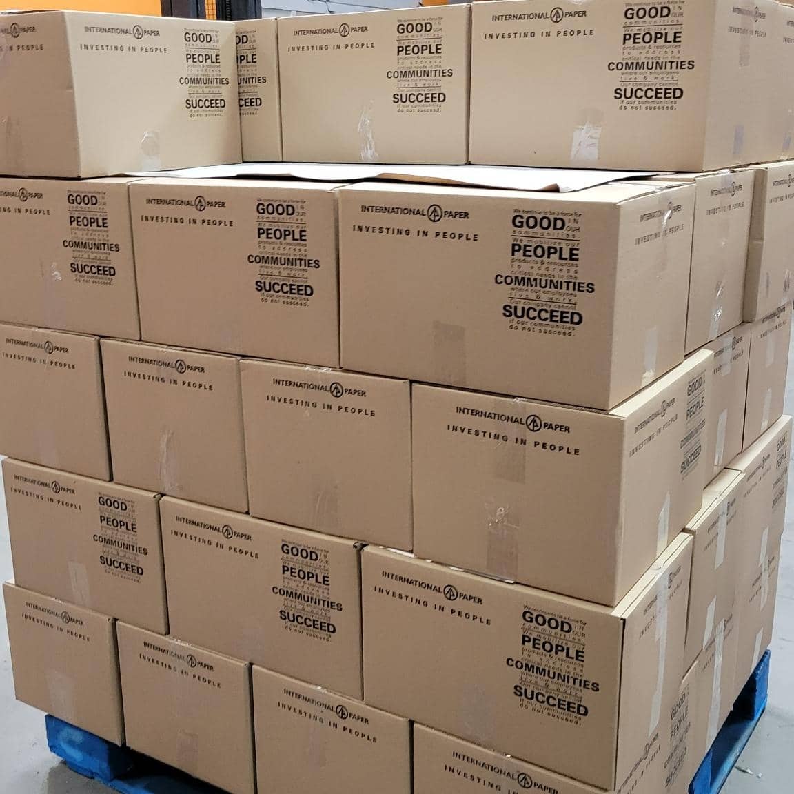 RichaR0ni's tweet photo. 1392 bags of food!  #threesquare #Volunteering https://t.co/xRGE8MZZt6