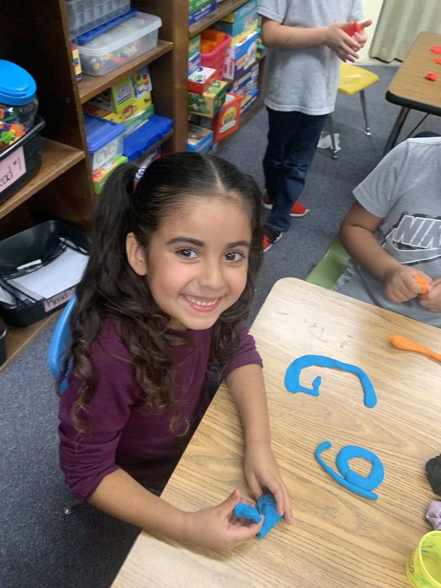 It brightens our day to see our kindergarteners learning their letters and sounds. #gratitude #bethelight @POEKPOE