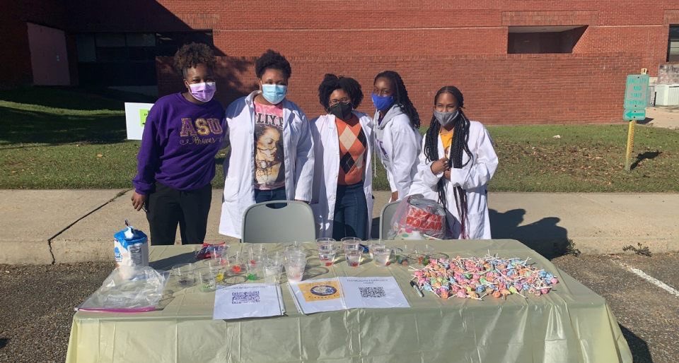 This is from Co-Lin Community College’s STEM Day &amp; we did a demonstration explaining osmosis &amp; tonicity using gummy bears. In addition, students were provided with a list of Biology Summer Internships for High Schoolers, A quiz reviewing  concepts taught, &amp; a treat. 🧪 🧫 🧬